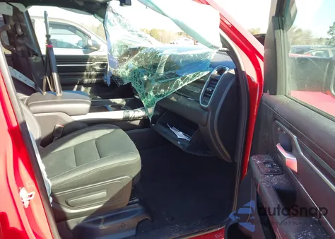 2024 Ram 1500 Big Horn 4X4 6'4 Box z USA, uszkodzony, nr VIN 1C6SRFMTXRN111541